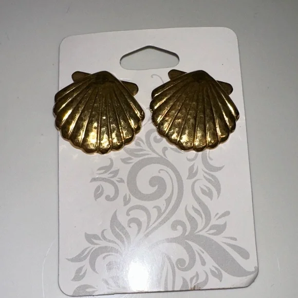 Vintage Gold Shell Earrings - Picture 2 of 3